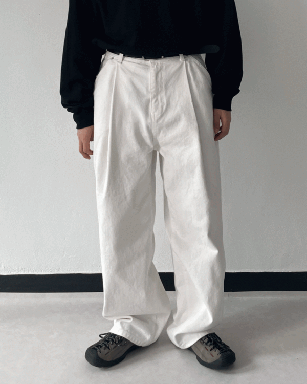 Solt One-tuck white pants